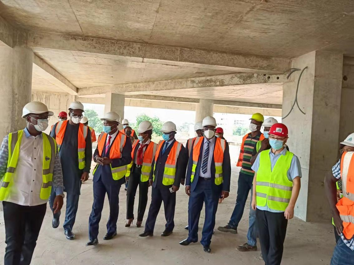 Le Directeur National de la BCEAO a visité le chantier de construction de la Banque CORIS