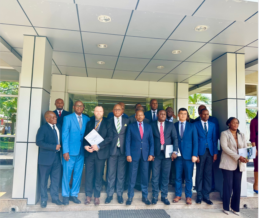 Signature du contrat du projet de reconstruction du bâtiment administratif de N'Djili à Kinshasa