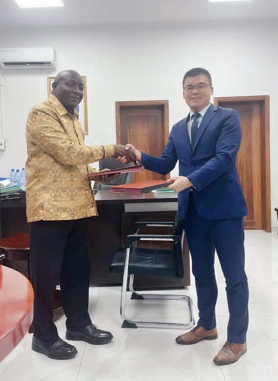 Signature du contrat du projet de pose du réseau de canalisations à l'Ouest de Kinshasa