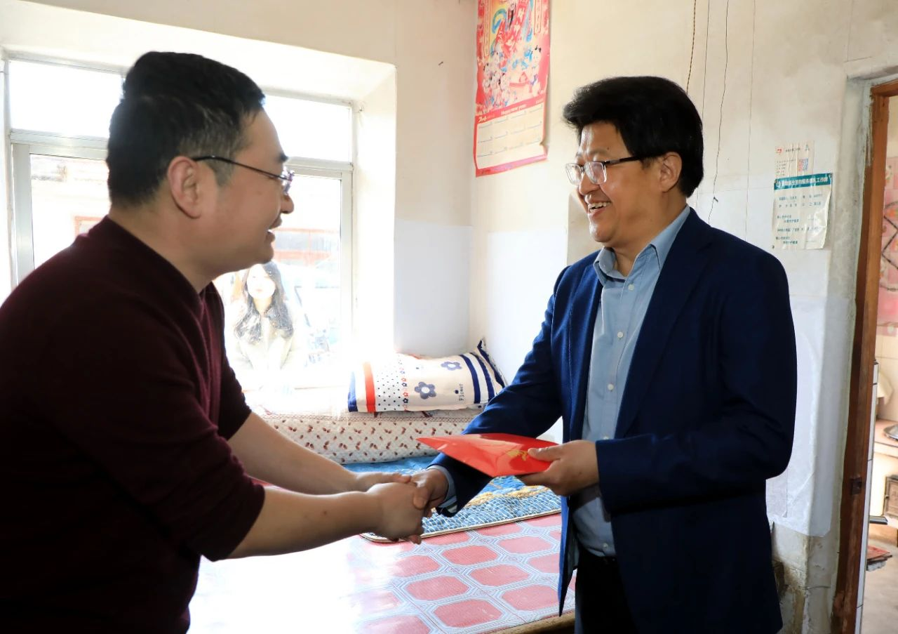 “威海国际·燃起生活希望之光”血友病救助活动举行